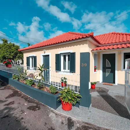 Cozy Cottage, 2br Terrace & Mountain Views * Santana (Madeira)