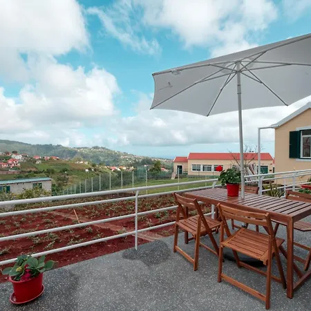 Holiday home Cozy Cottage, 2br Terrace & Mountain Views
