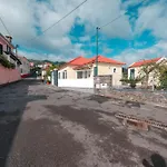 Cozy Cottage, 2br Terrace & Mountain Views Σπίτι διακοπών Santana (Madeira)