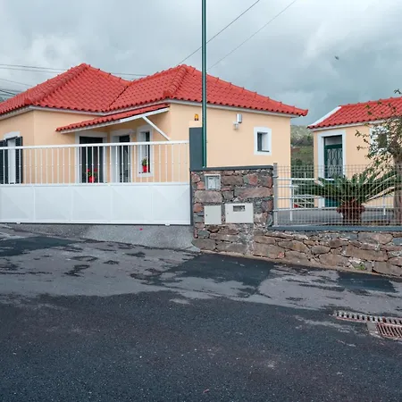 Σπίτι διακοπών Cozy Cottage, 2br Terrace & Mountain Views Santana (Madeira)