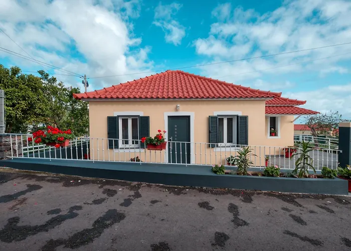 Cozy Cottage, 2br Terrace & Mountain Views *