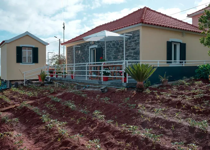 Cozy Cottage, 2br Terrace & Mountain Views * Santana (Madeira)