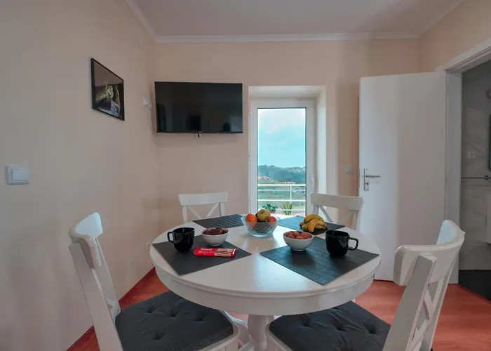 Cozy Cottage, 2br Terrace & Mountain Views Σπίτι διακοπών Santana (Madeira)