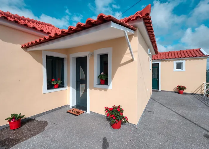 Cozy Cottage, 2br Terrace & Mountain Views * Santana (Madeira)