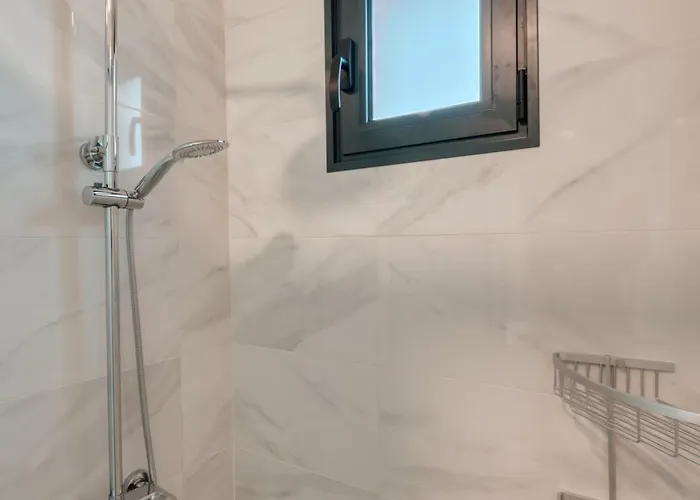 Feriehus Cozy Cottage, 2br Terrace & Mountain Views Santana (Madeira)